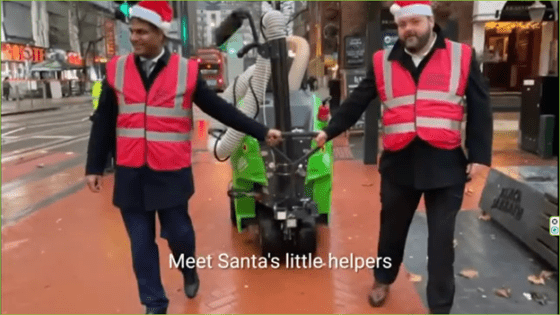VIDEO: Santa’s little helpers spotted on Broad Street with a peculiar giant vacuum!